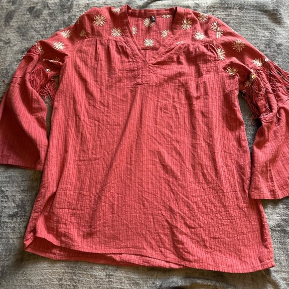Womens Size Medium V Neck Beechtree Absolute 3/4 Sleeve Top With Fringe On Arms - Picture 4 of 9